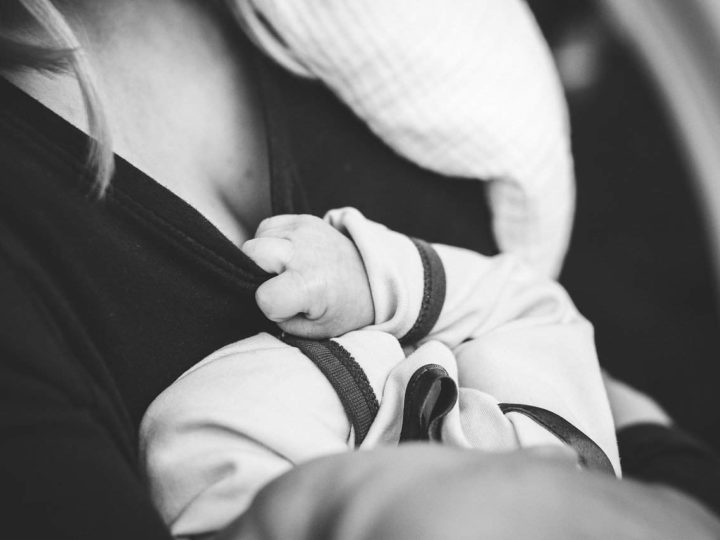 Breastfeeding mother - breastfeeding while sick with the stomach flu