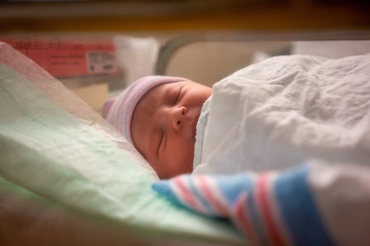 Pros and Cons of Having a Baby at 35, or Later Breastfeeding Needs